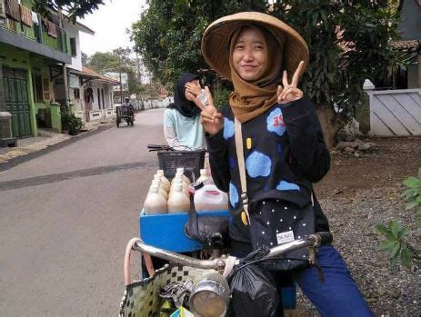 ‘Penjual Jamu’ Cantik Ini Bikin ‘Panas’ Lalu  